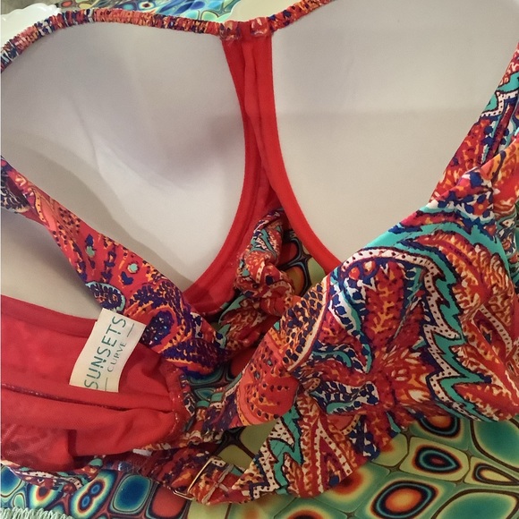 Sunsets bikini curve  top red blue turquoise size 18, large CD cup…nice …color - Picture 13 of 13